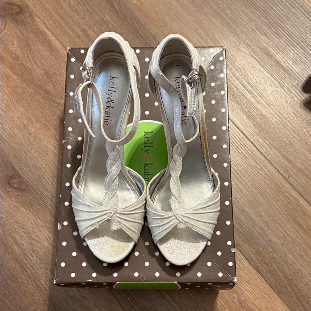 Kelly & Katie Elegant Cream Heels
